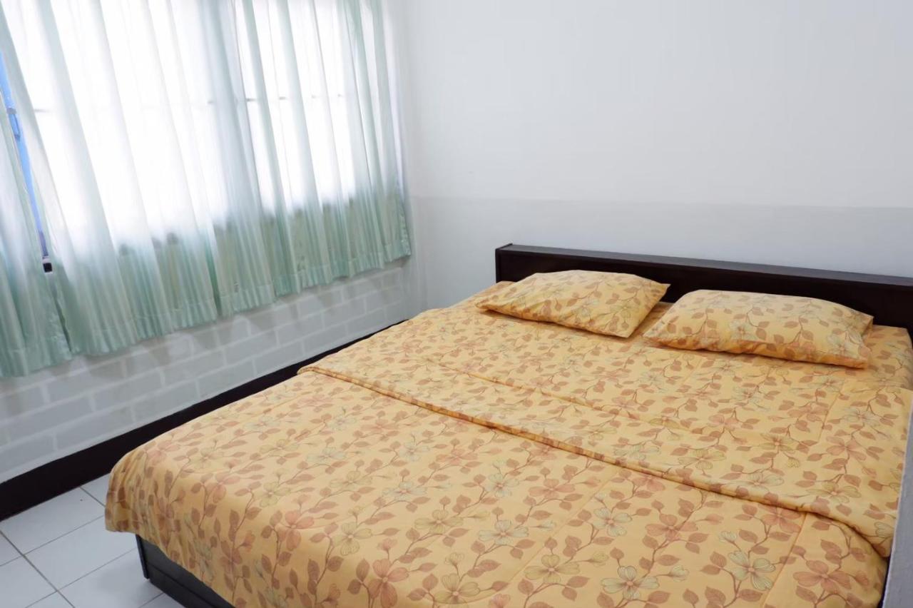 Chokchai Hotel Сайок Экстерьер фото