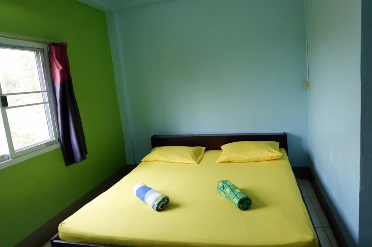 Chokchai Hotel Сайок Экстерьер фото