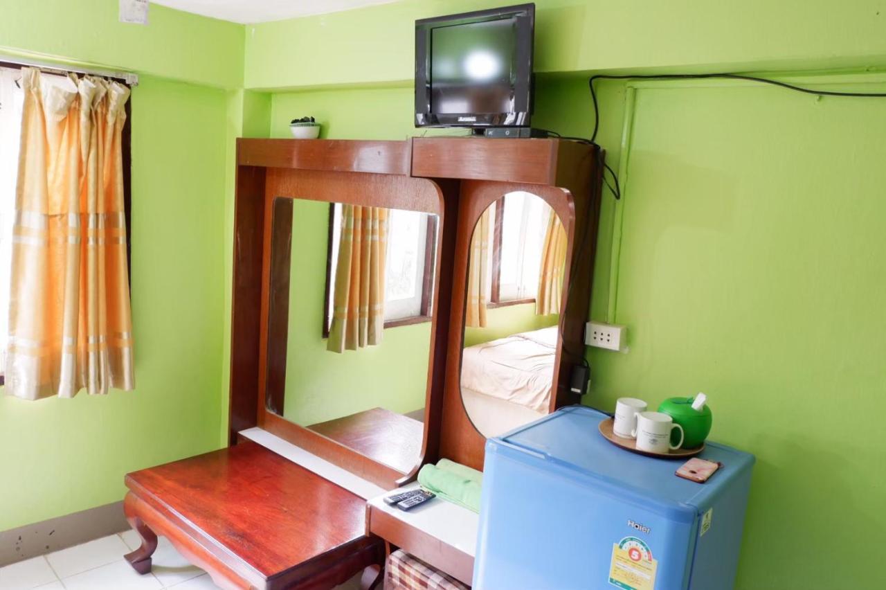 Chokchai Hotel Сайок Экстерьер фото